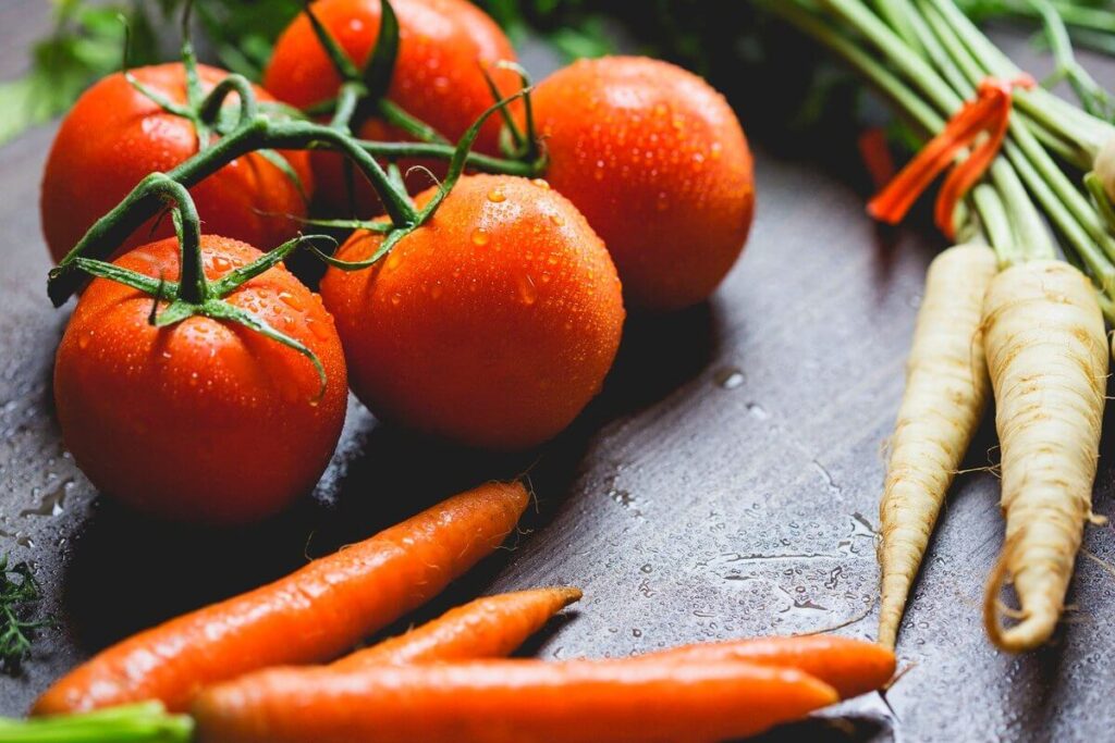 Tomates, zanahorias y rábanos